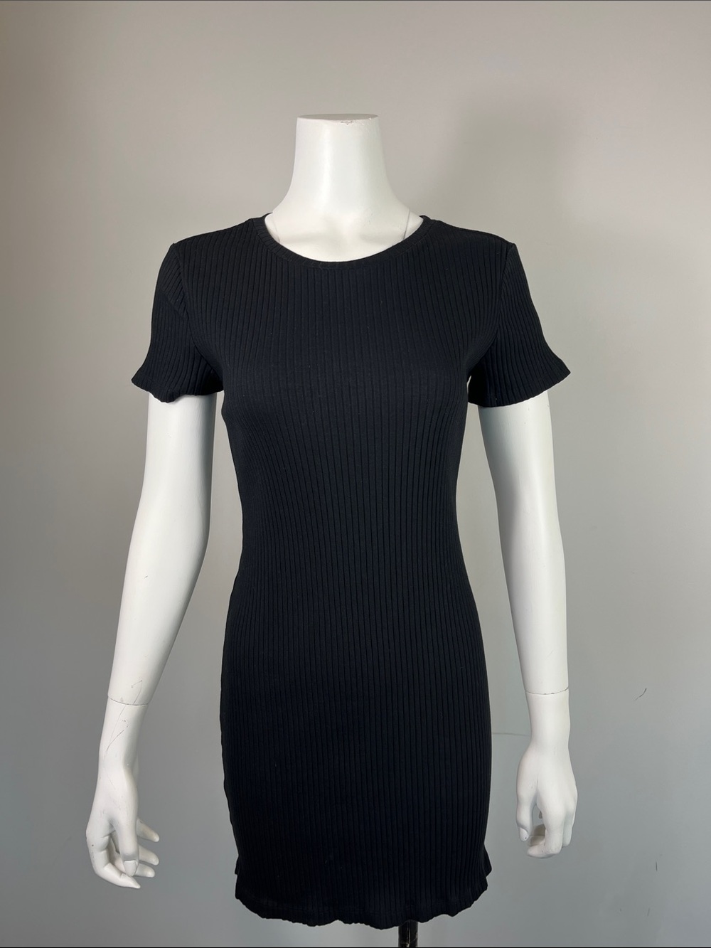 H&M Black Ribbed Crewneck Dress